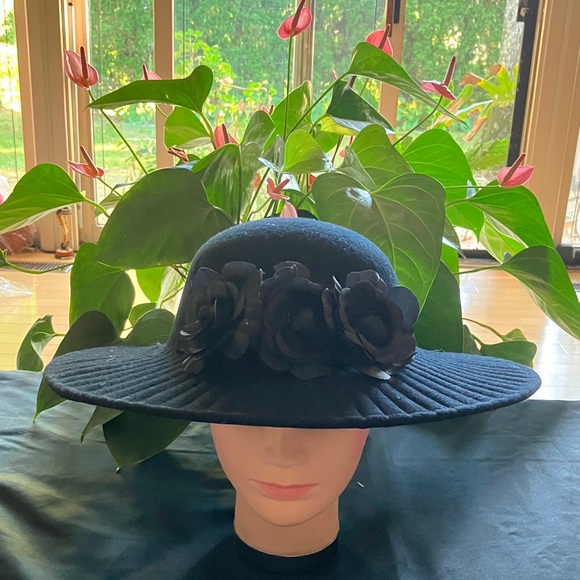 Elegant Black Wool Wide-Brim Hat with Black Floral Accent - Picture 1 of 4